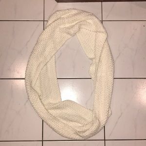 CIRCLE SCARF white and warm